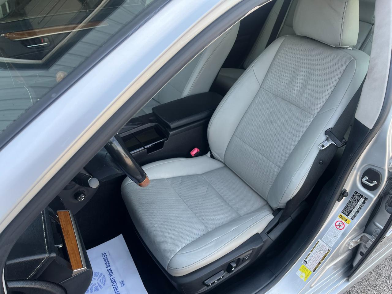 Lexus ES 300h Sedan 2013