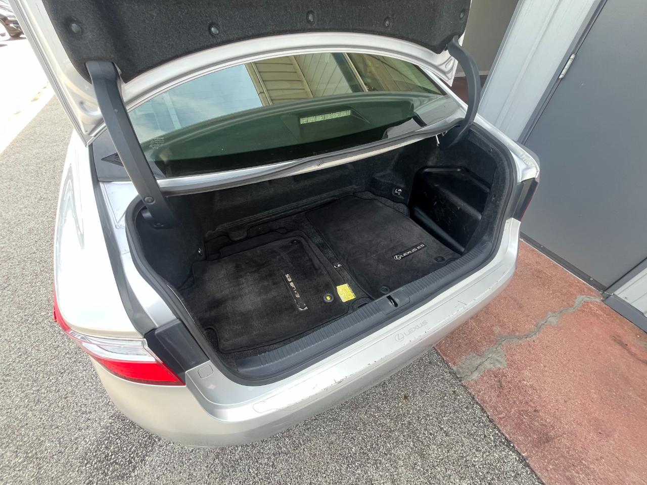 Lexus ES 300h Sedan 2013