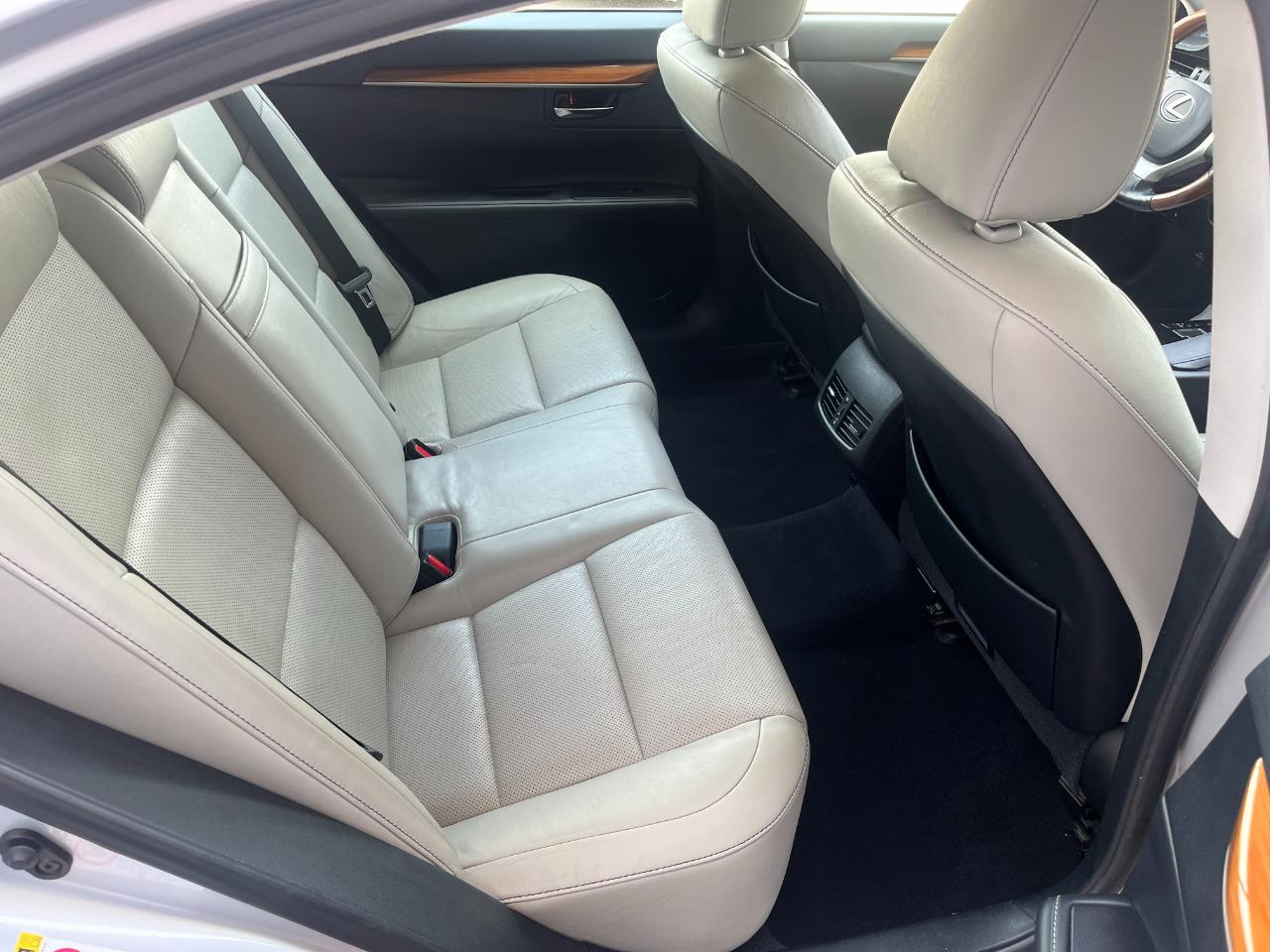 Lexus ES 300h Sedan 2013