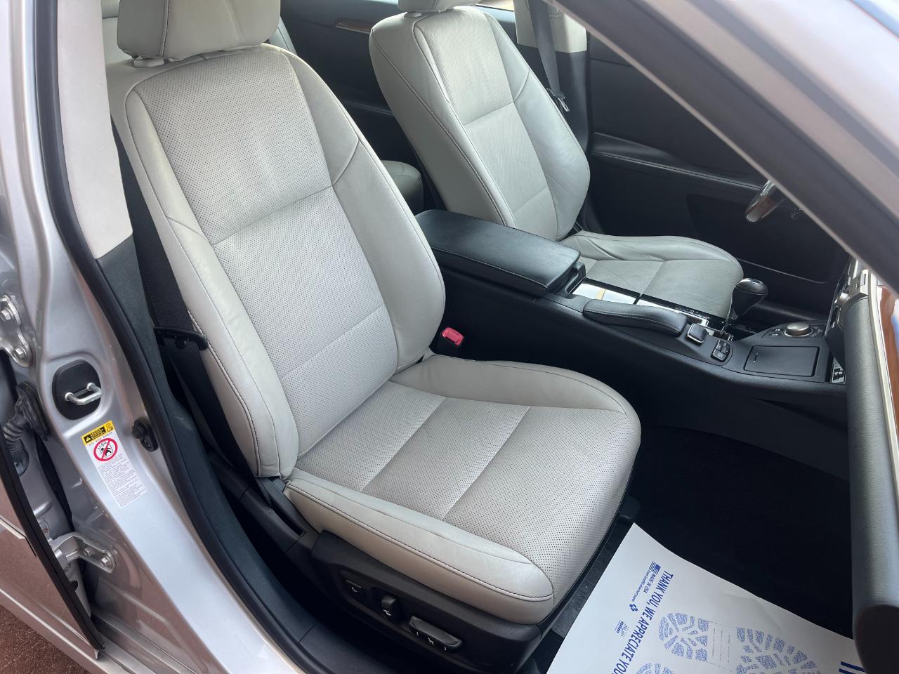 Lexus ES 300h Sedan 2013