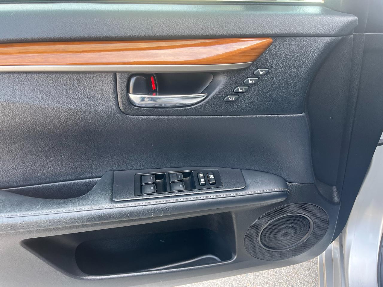 Lexus ES 300h Sedan 2013