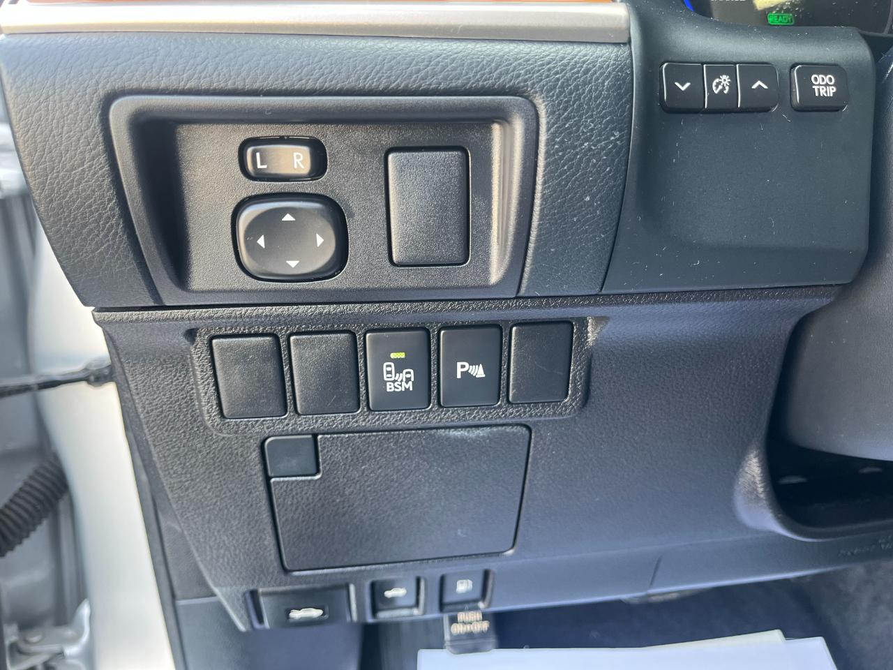 Lexus ES 300h Sedan 2013