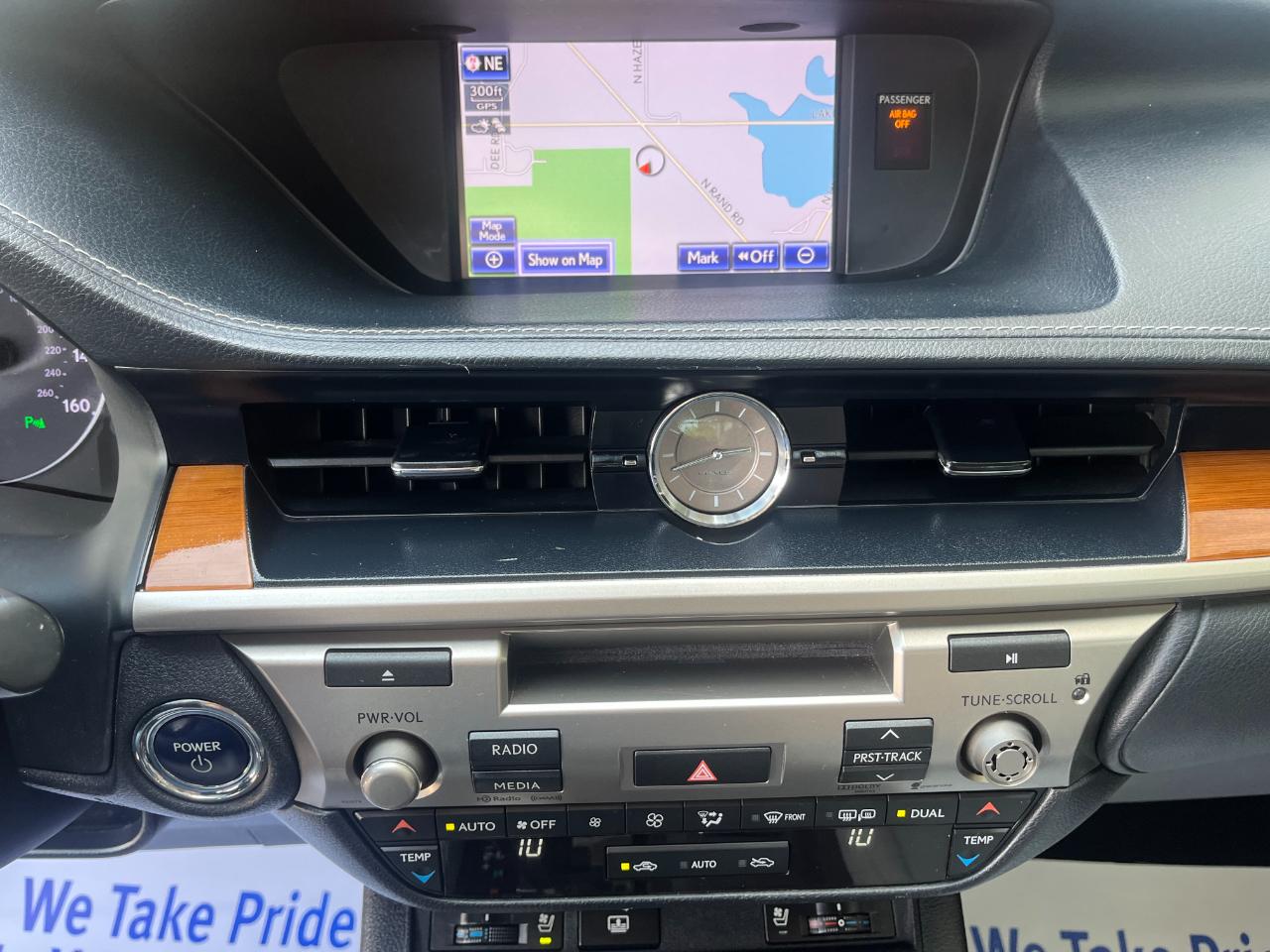 Lexus ES 300h Sedan 2013