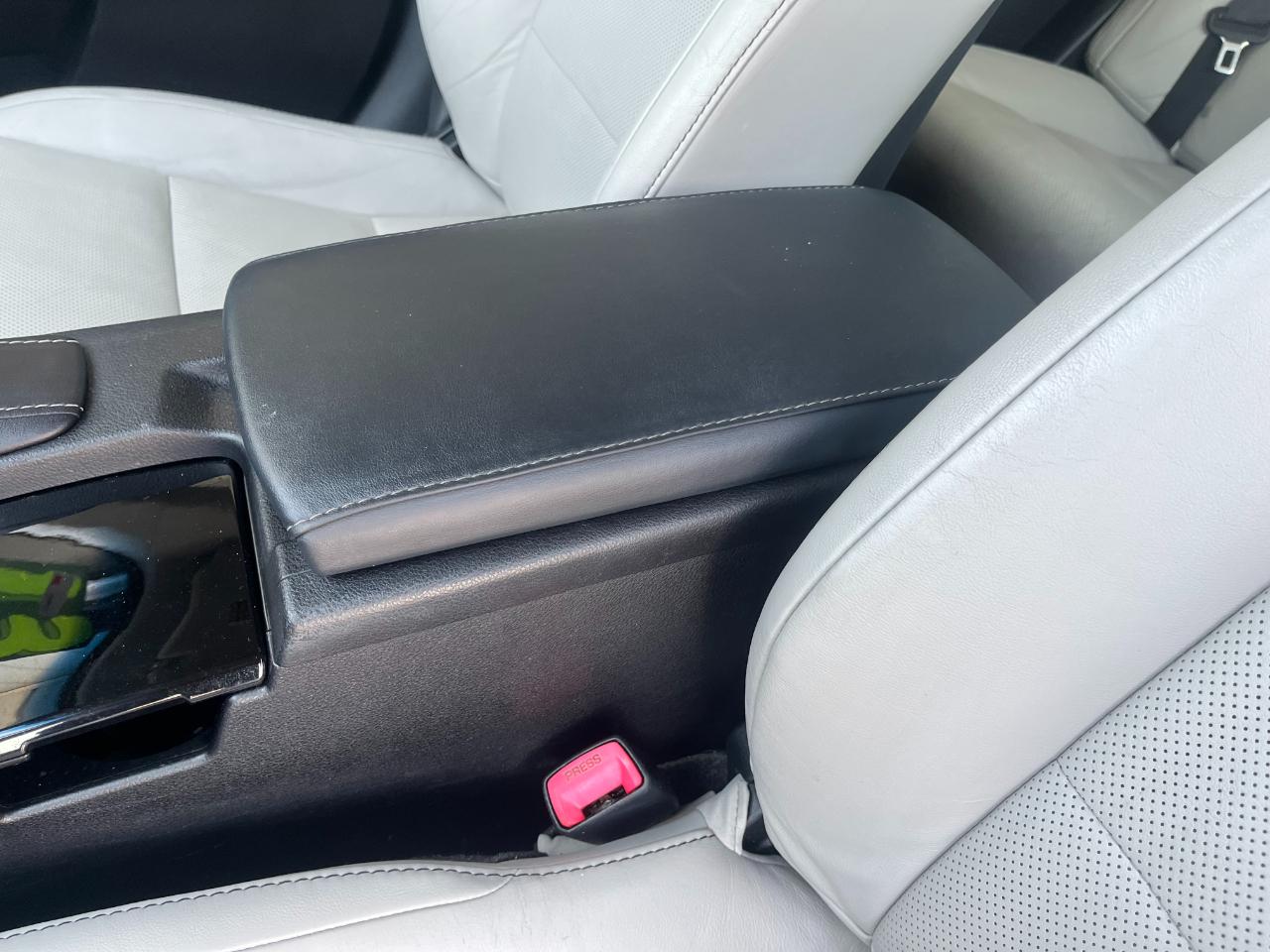 Lexus ES 300h Sedan 2013