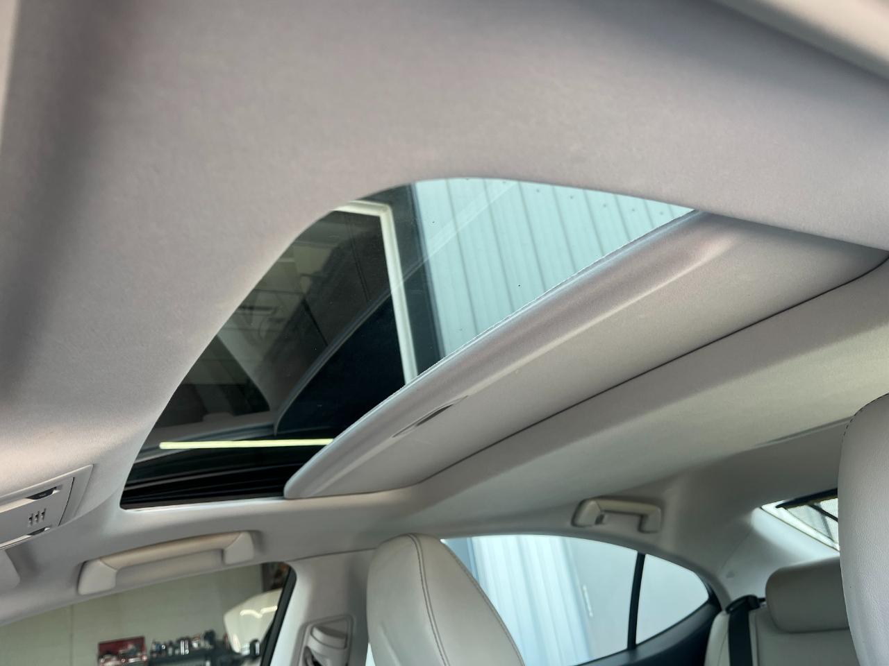 Lexus ES 300h Sedan 2013