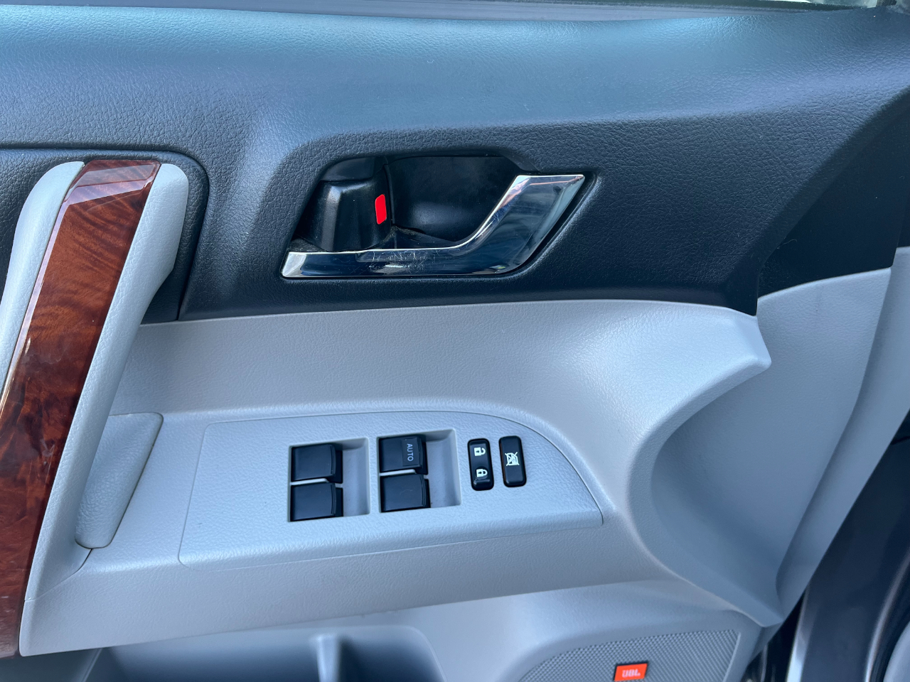 Toyota Highlander Hybrid Limited 4WD 2012