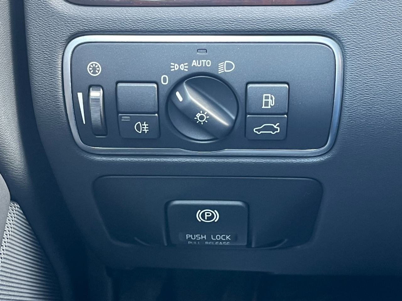 Volvo XC70 AWD 4dr Wgn 3.2L Premier Plus 2015