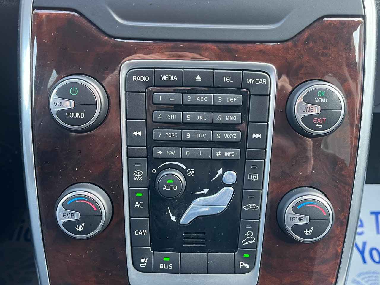 Volvo XC70 AWD 4dr Wgn 3.2L Premier Plus 2015