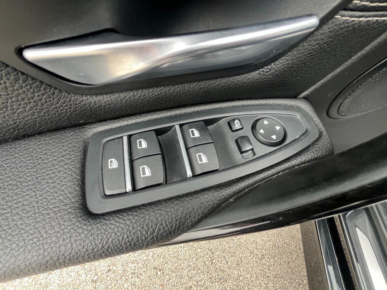 BMW 3-Series 330i xDrive SULEV Sedan 2017