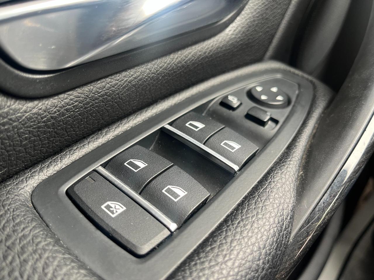 BMW 3-Series 330i xDrive SULEV Sedan 2017