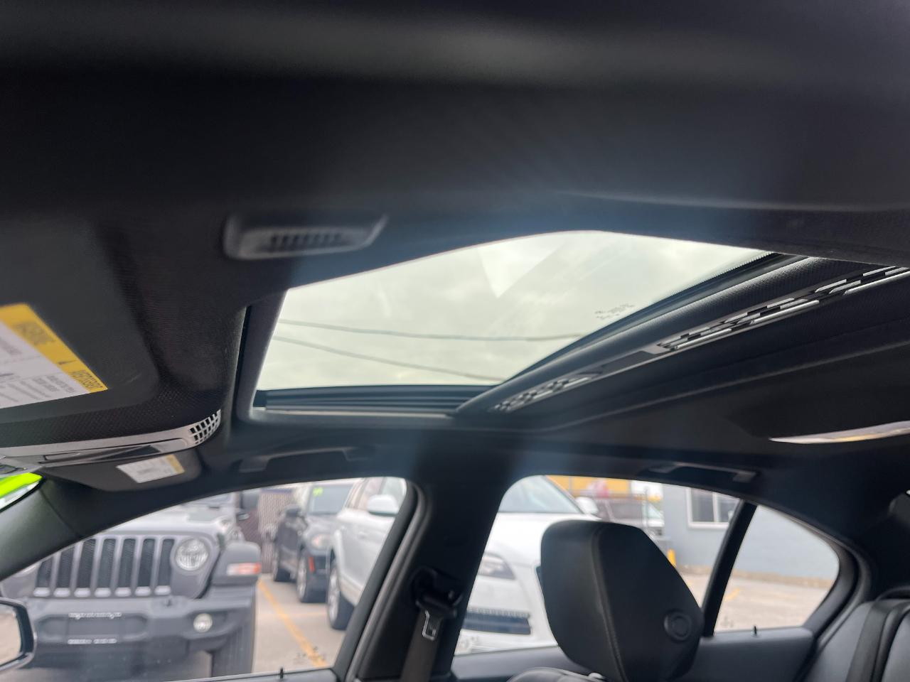 BMW 3-Series 330i xDrive SULEV Sedan 2017