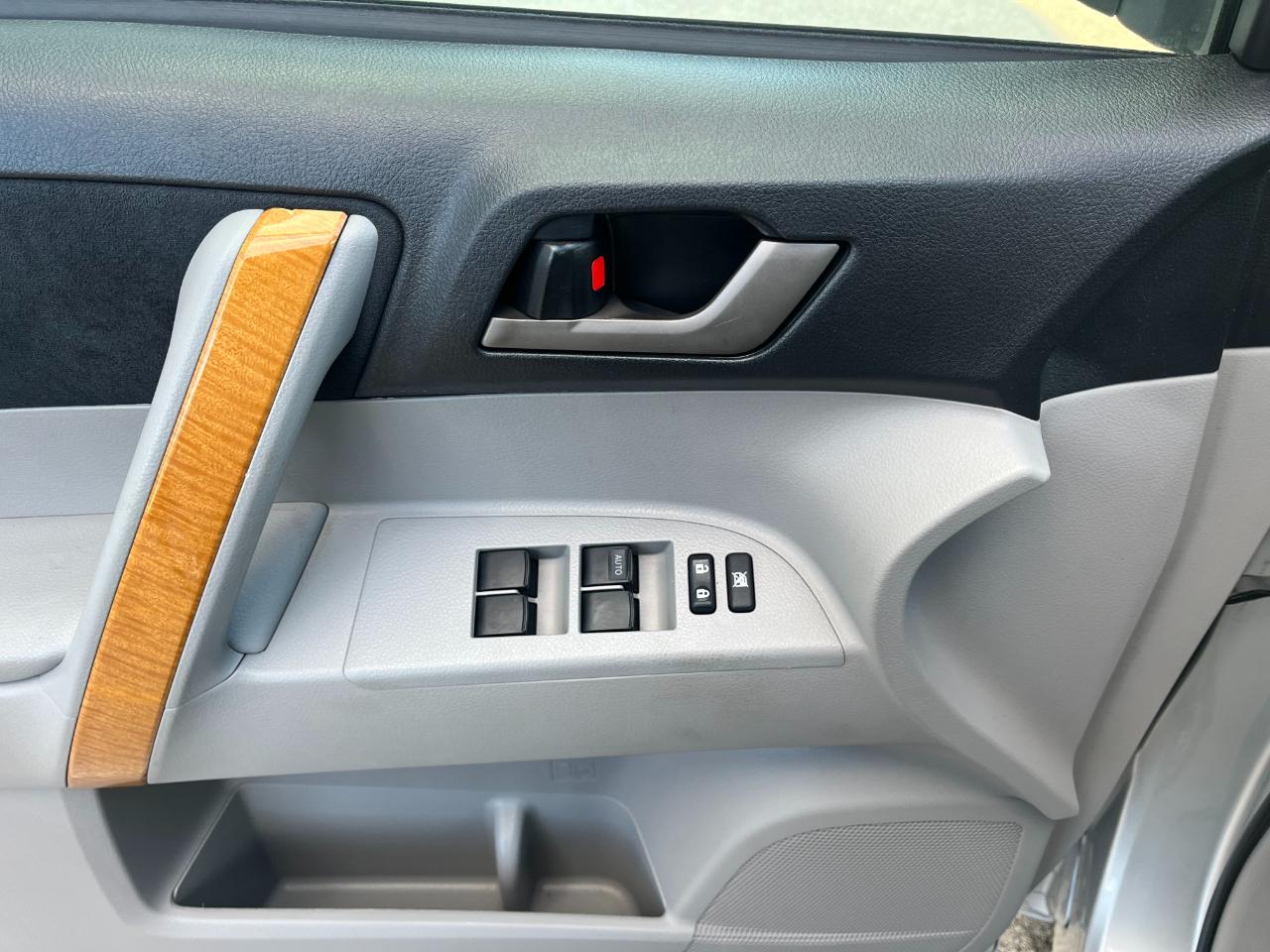 Toyota Highlander Hybrid 4WD 2010