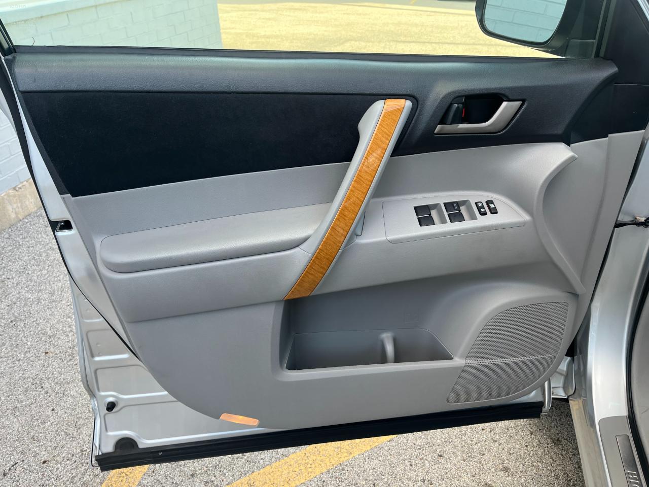 Toyota Highlander Hybrid 4WD 2010