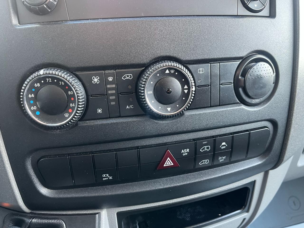 Mercedes-Benz Sprinter 2500 144-in. WB 2015