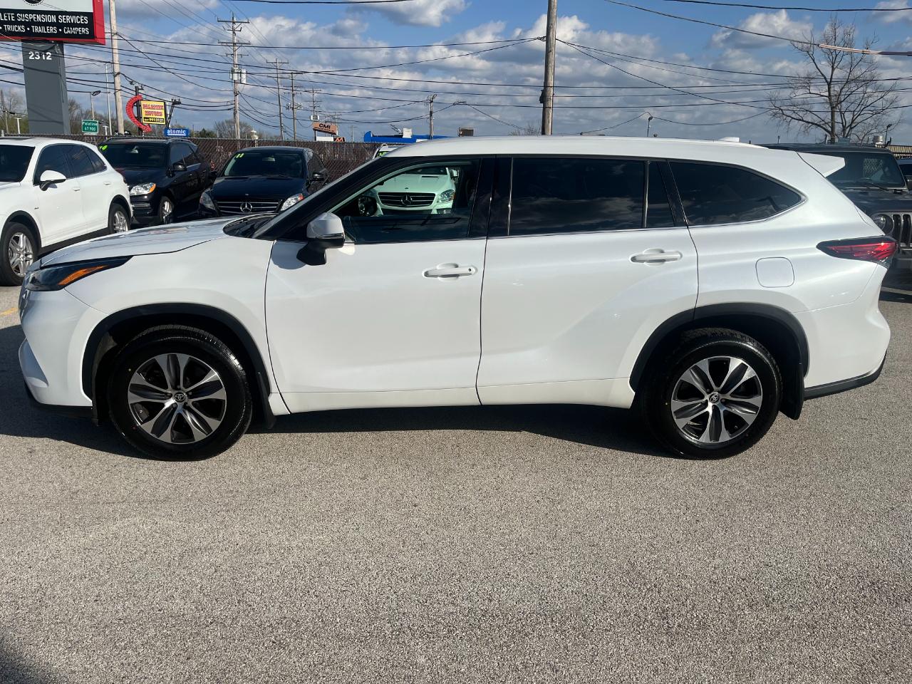 Toyota Highlander XLE AWD V6 2022