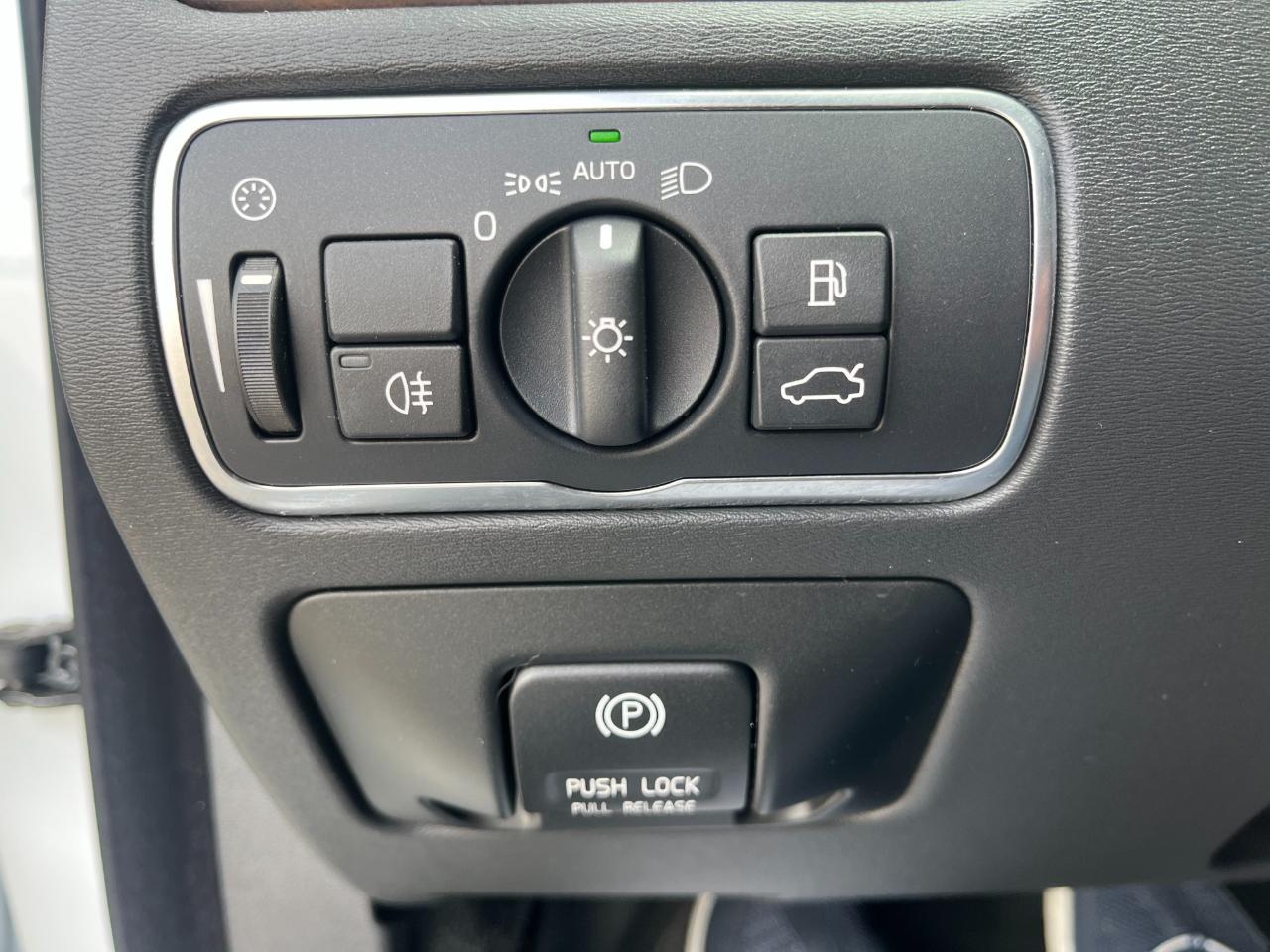 Volvo XC70 2015.5 AWD 4dr Wgn T6 2015