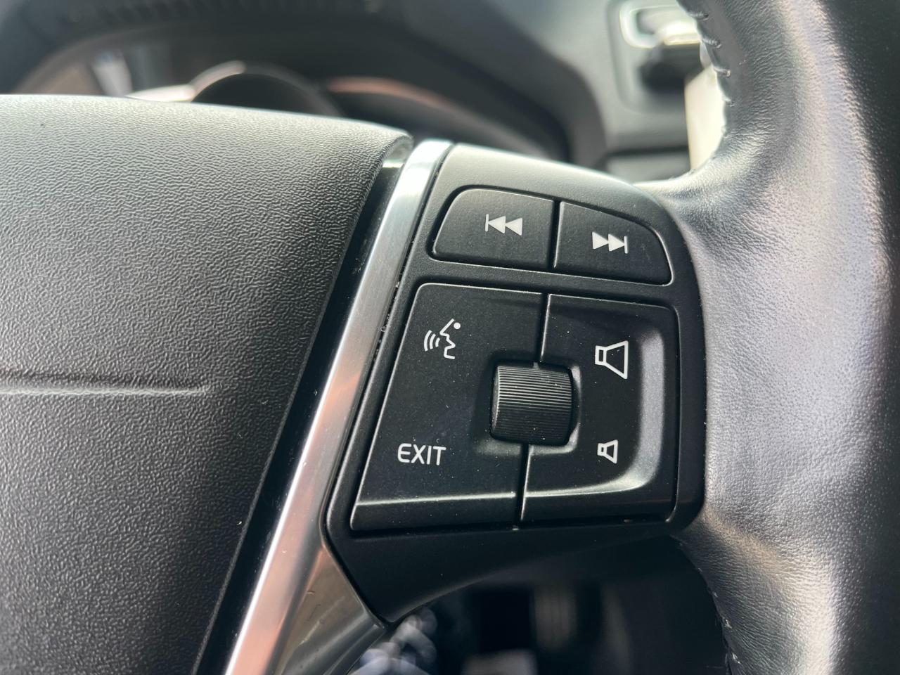 Volvo XC70 2015.5 AWD 4dr Wgn T6 2015