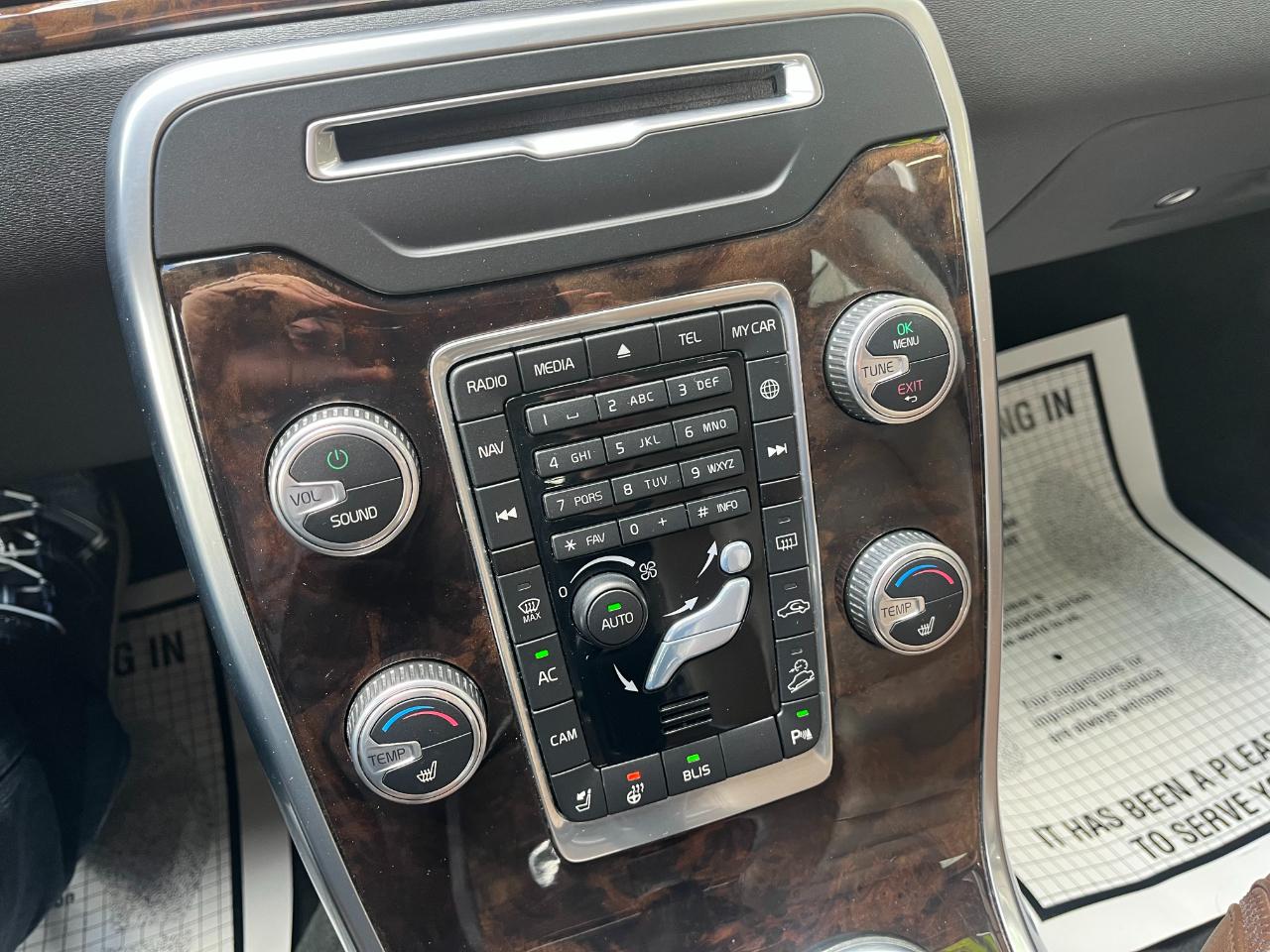 Volvo XC70 2015.5 AWD 4dr Wgn T6 2015