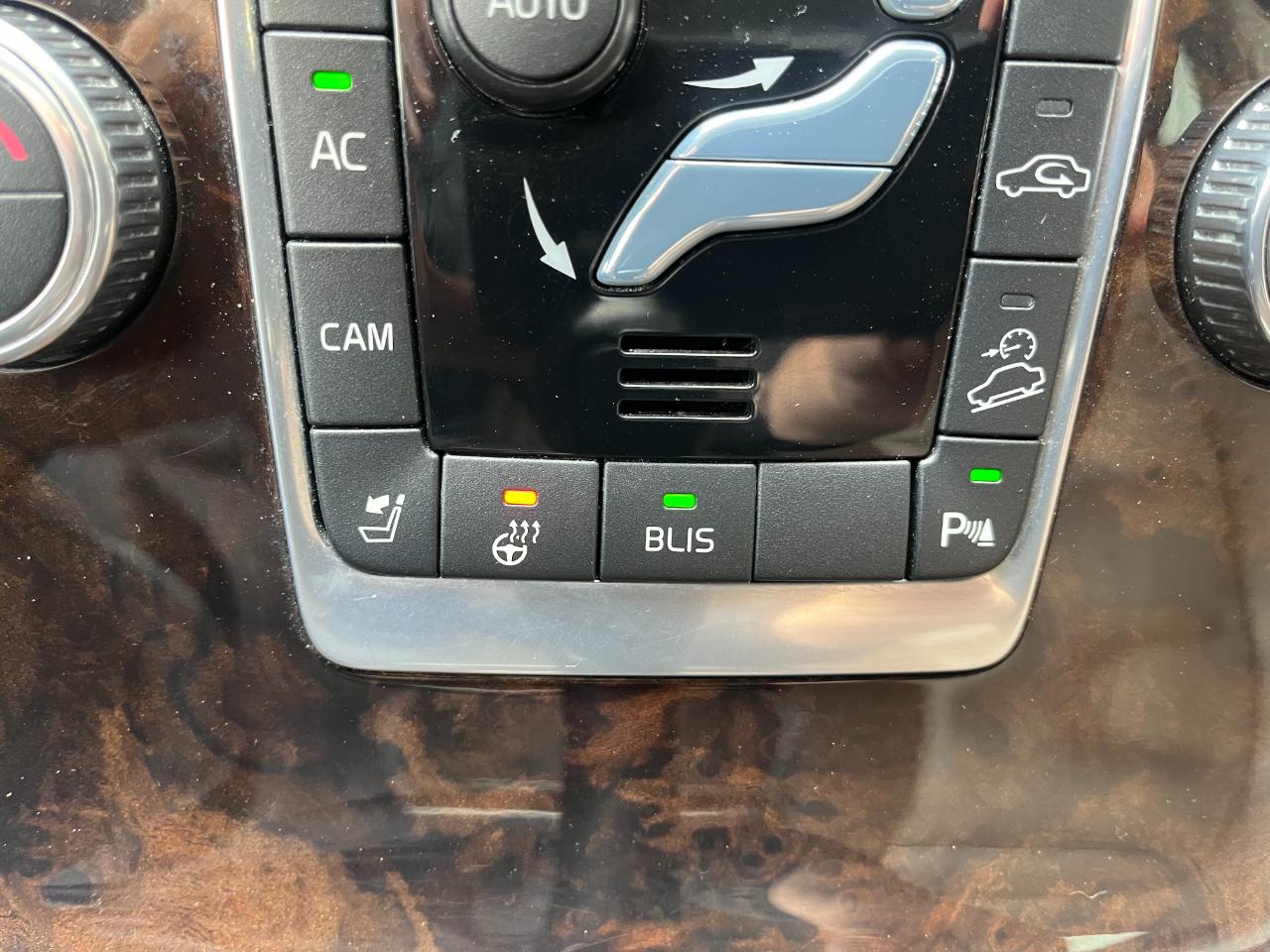 Volvo XC70 2015.5 AWD 4dr Wgn T6 2015