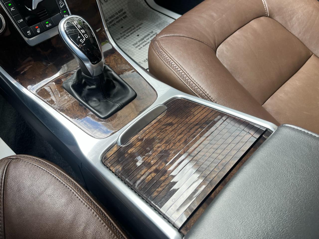 Volvo XC70 2015.5 AWD 4dr Wgn T6 2015