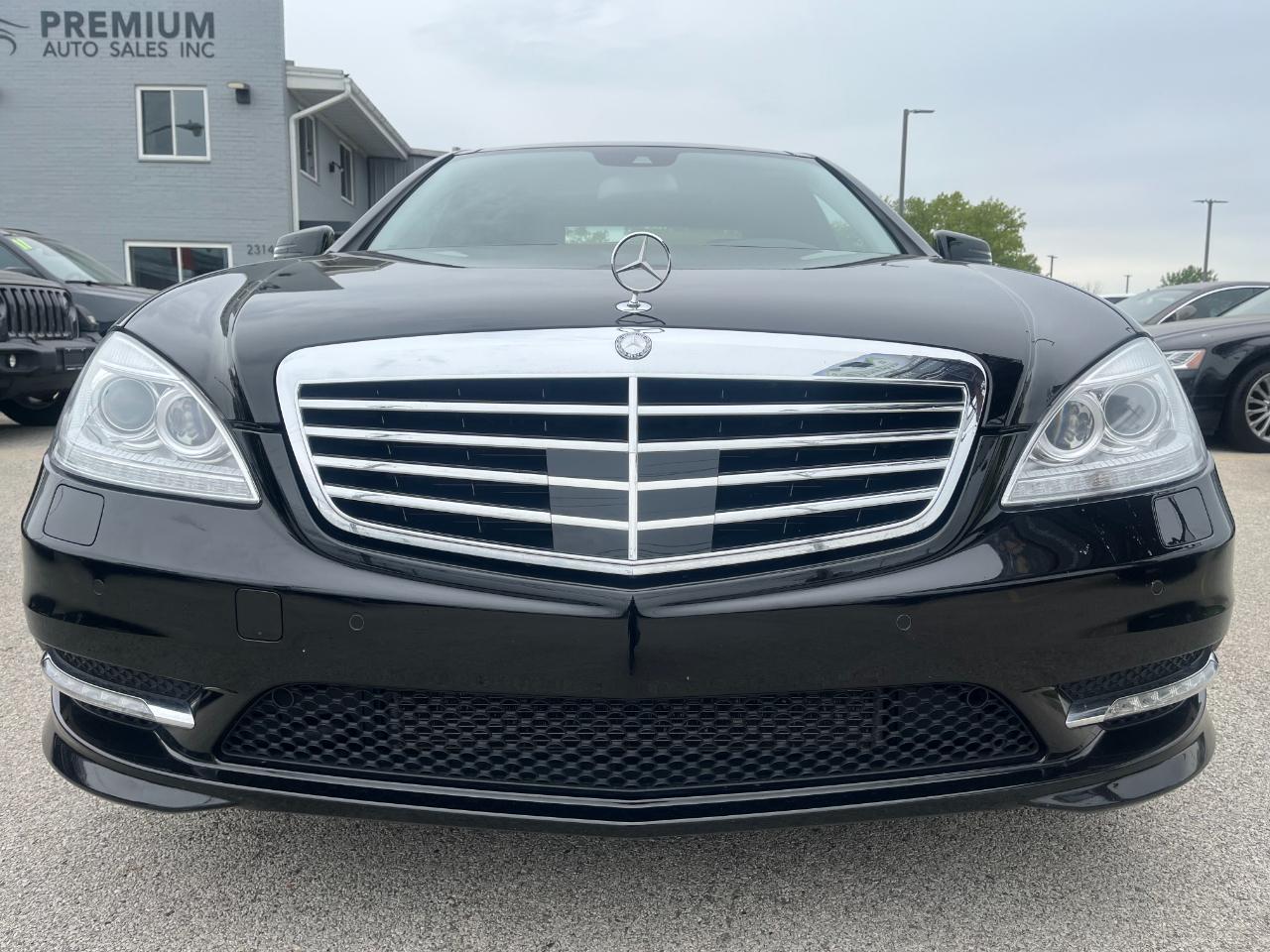 Mercedes-Benz S-Class S550 4-MATIC 2011