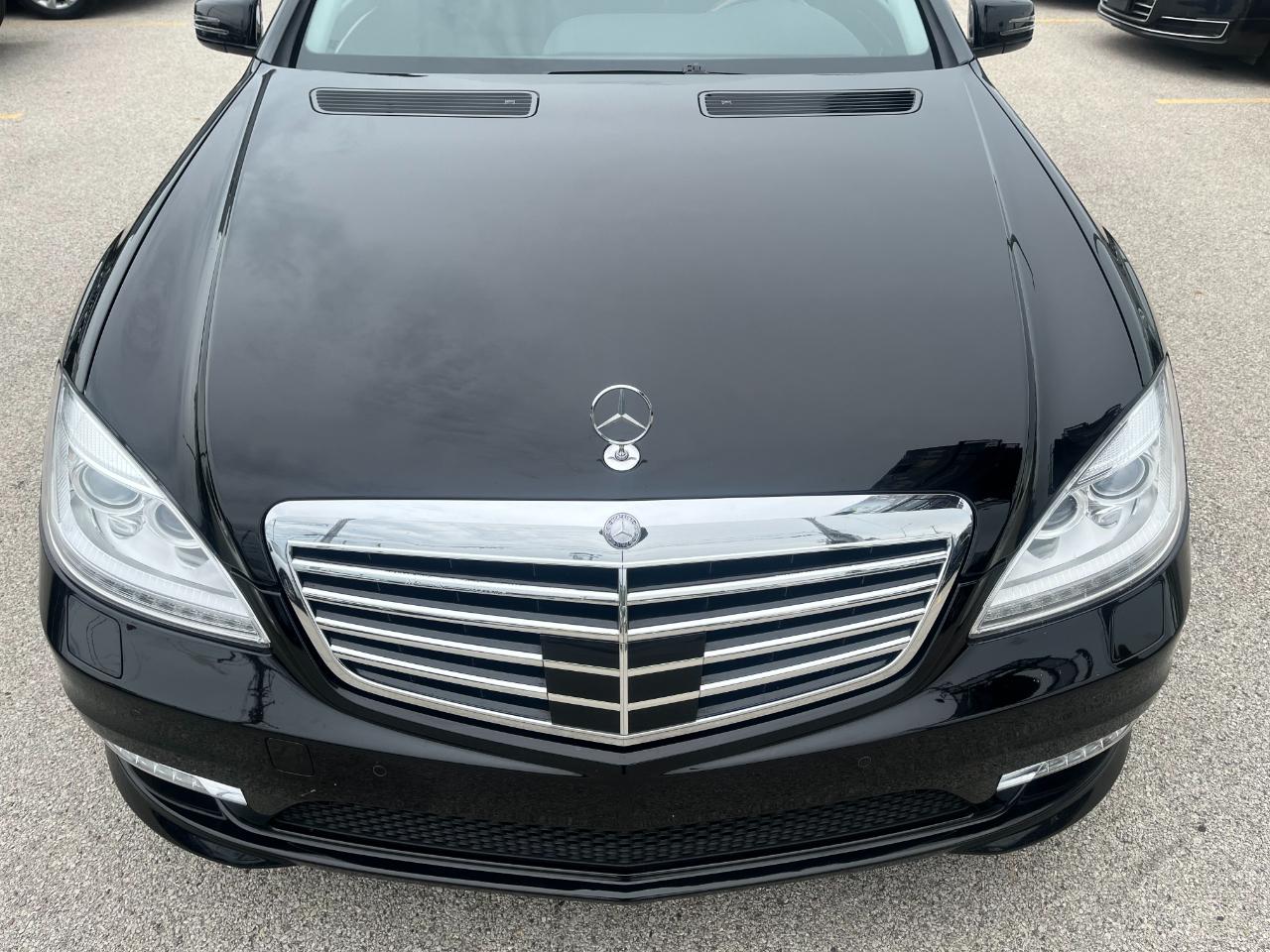 Mercedes-Benz S-Class S550 4-MATIC 2011