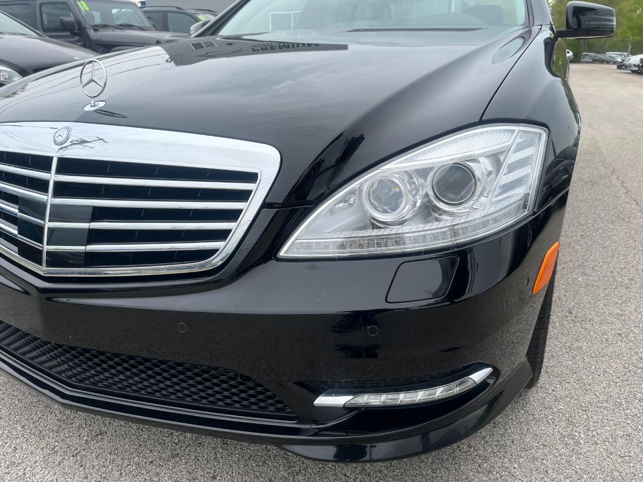 Mercedes-Benz S-Class S550 4-MATIC 2011