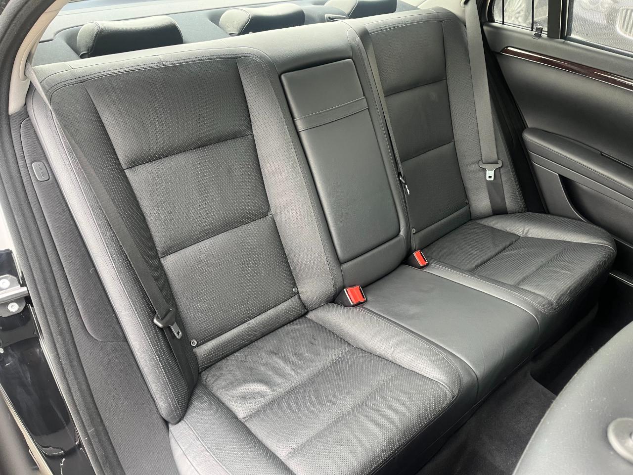 Mercedes-Benz S-Class S550 4-MATIC 2011