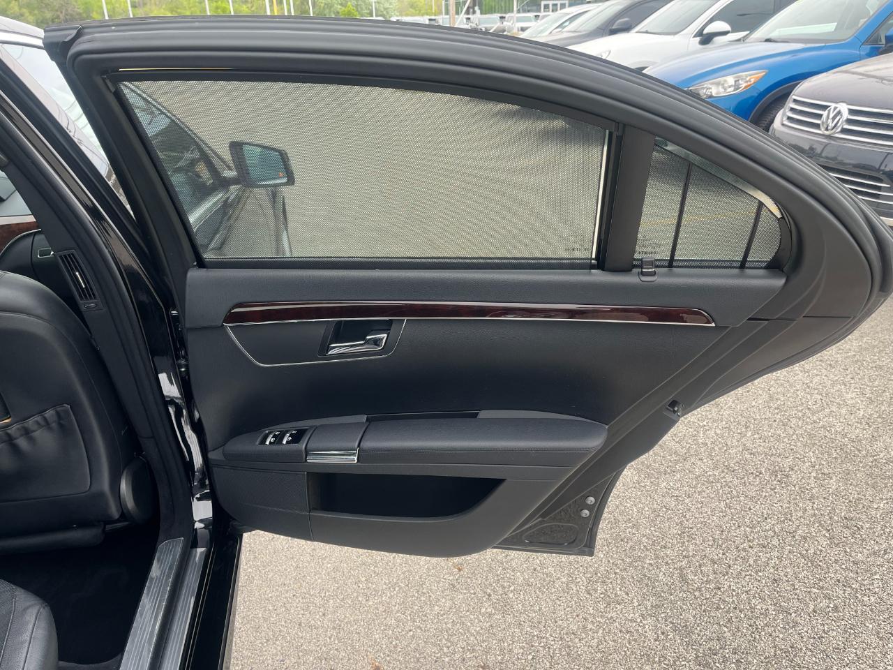 Mercedes-Benz S-Class S550 4-MATIC 2011