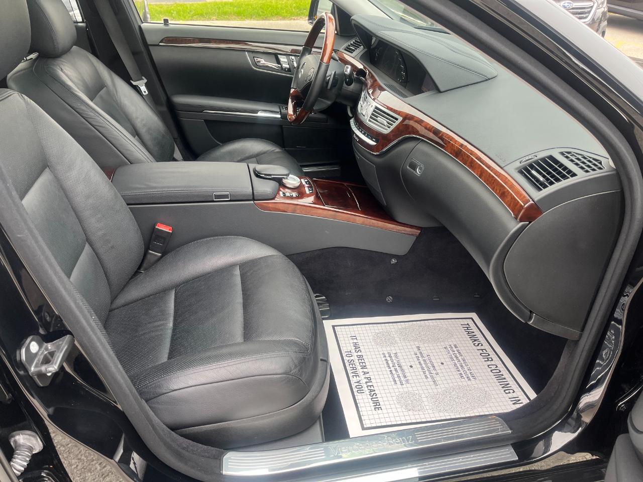 Mercedes-Benz S-Class S550 4-MATIC 2011