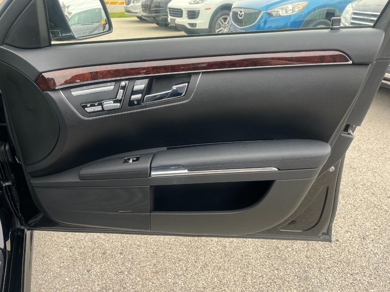 Mercedes-Benz S-Class S550 4-MATIC 2011