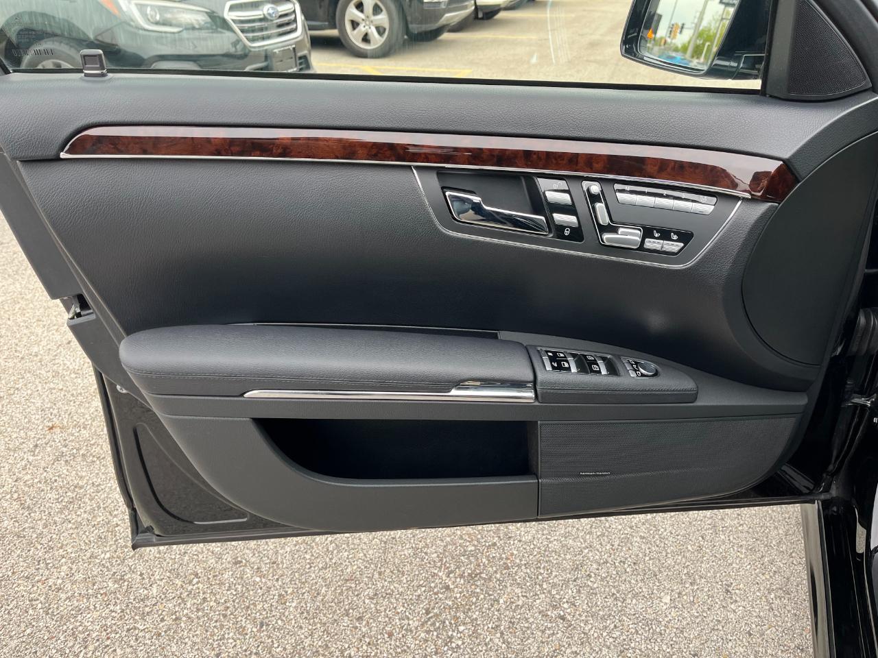Mercedes-Benz S-Class S550 4-MATIC 2011