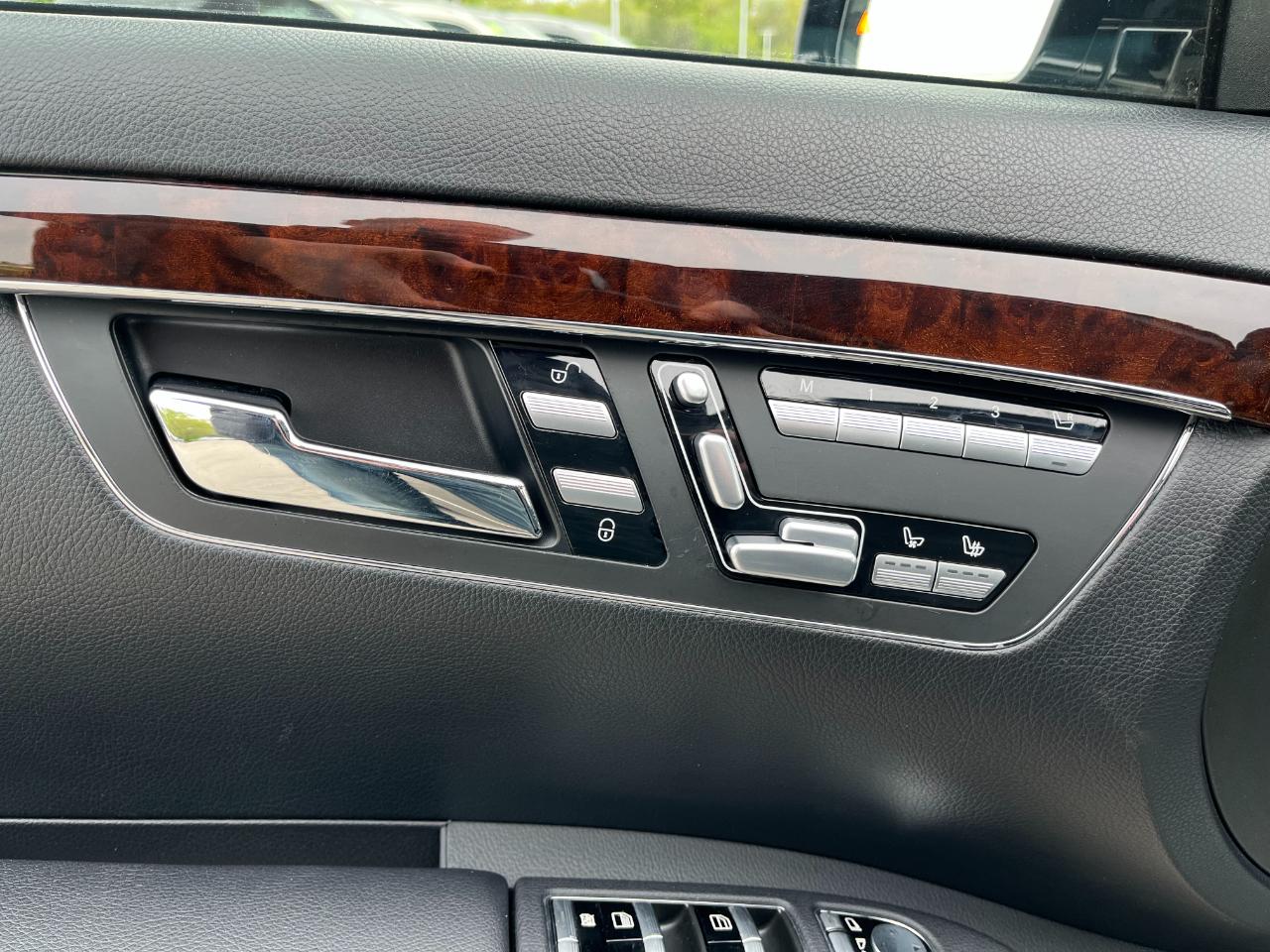 Mercedes-Benz S-Class S550 4-MATIC 2011
