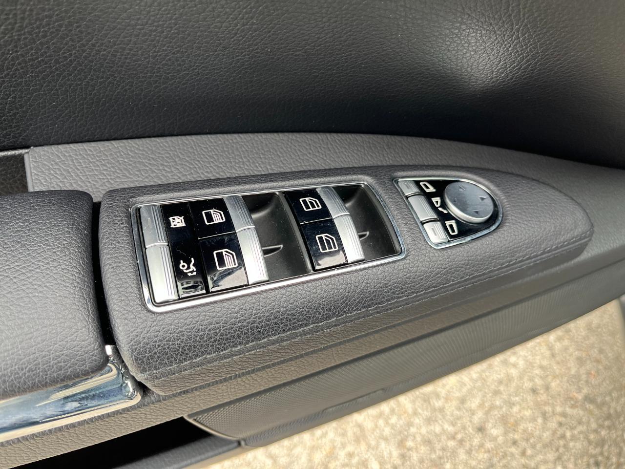 Mercedes-Benz S-Class S550 4-MATIC 2011