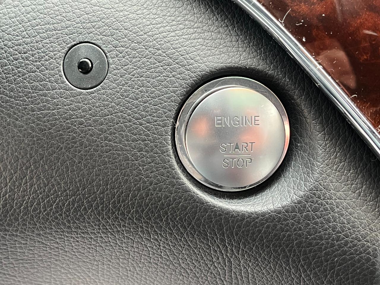 Mercedes-Benz S-Class S550 4-MATIC 2011