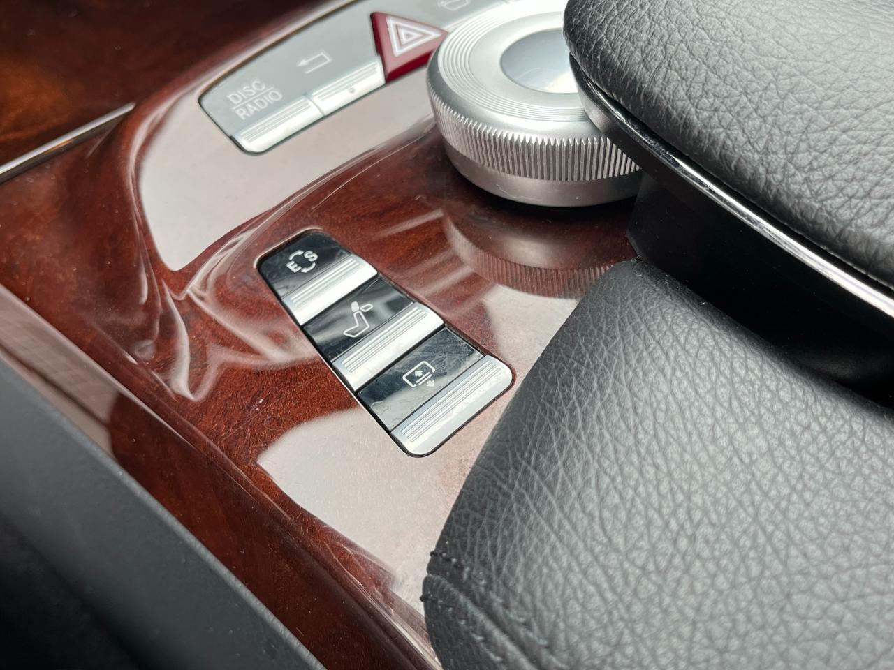 Mercedes-Benz S-Class S550 4-MATIC 2011