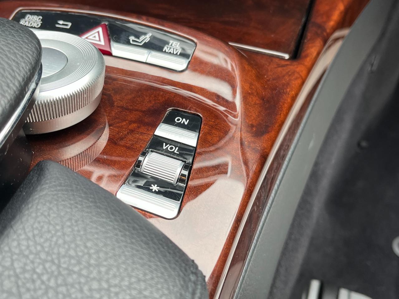 Mercedes-Benz S-Class S550 4-MATIC 2011
