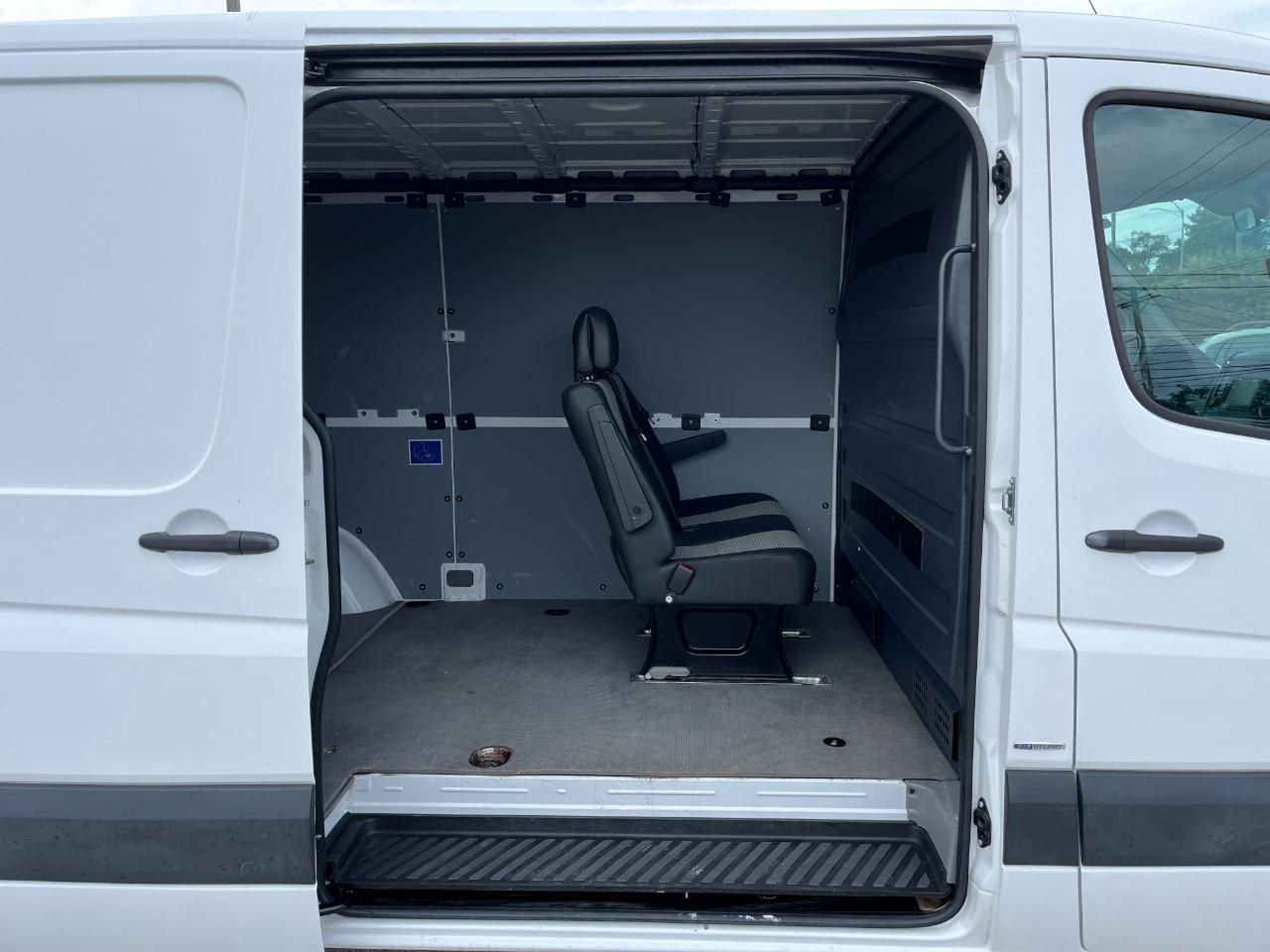 Mercedes-Benz Sprinter 2500 144-in. WB 2015