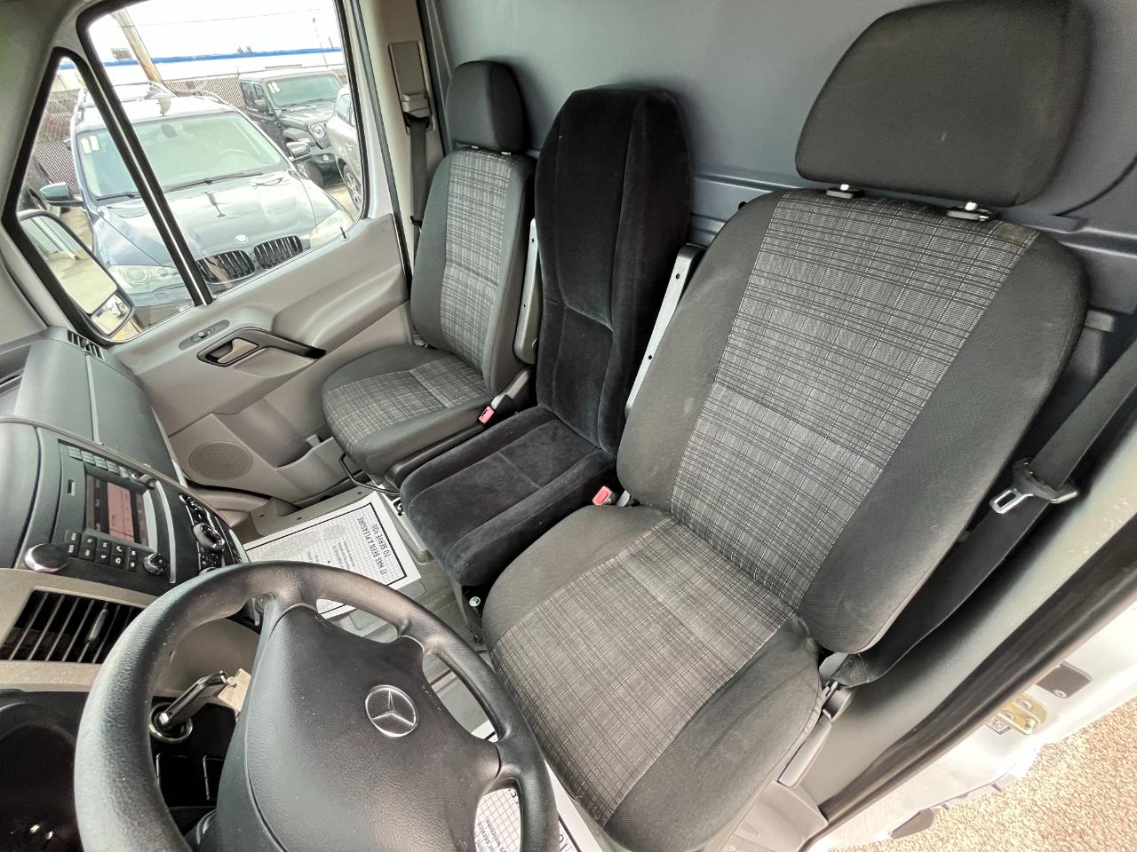 Mercedes-Benz Sprinter 2500 144-in. WB 2015