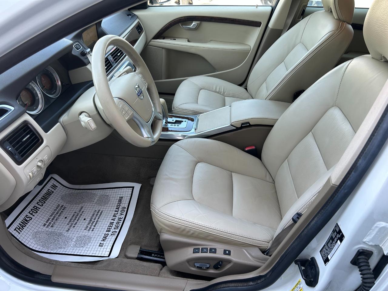 Volvo XC70 4dr Wgn 3.2L Premier Plus 2012