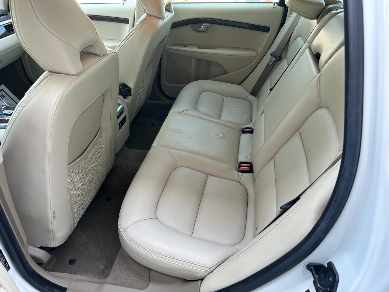 Volvo XC70 4dr Wgn 3.2L Premier Plus 2012