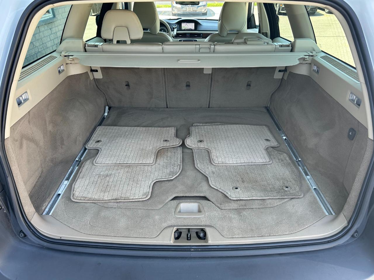 Volvo XC70 4dr Wgn 3.2L Premier Plus 2012