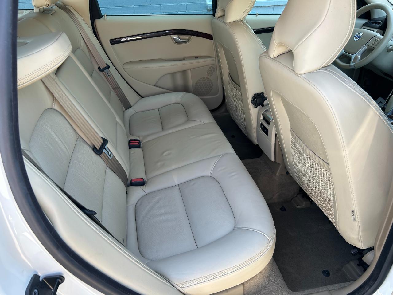 Volvo XC70 4dr Wgn 3.2L Premier Plus 2012