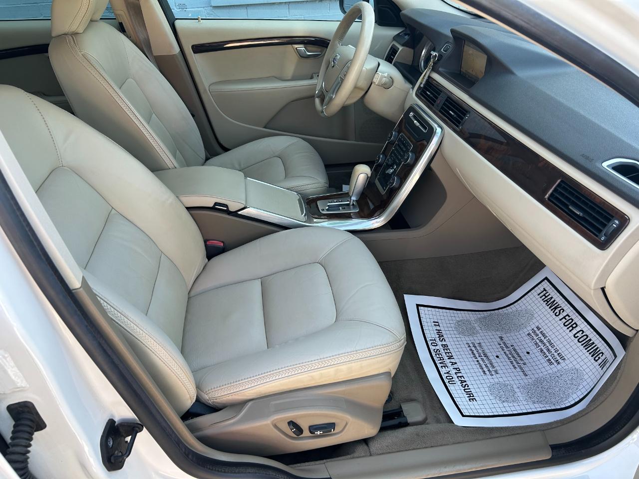Volvo XC70 4dr Wgn 3.2L Premier Plus 2012