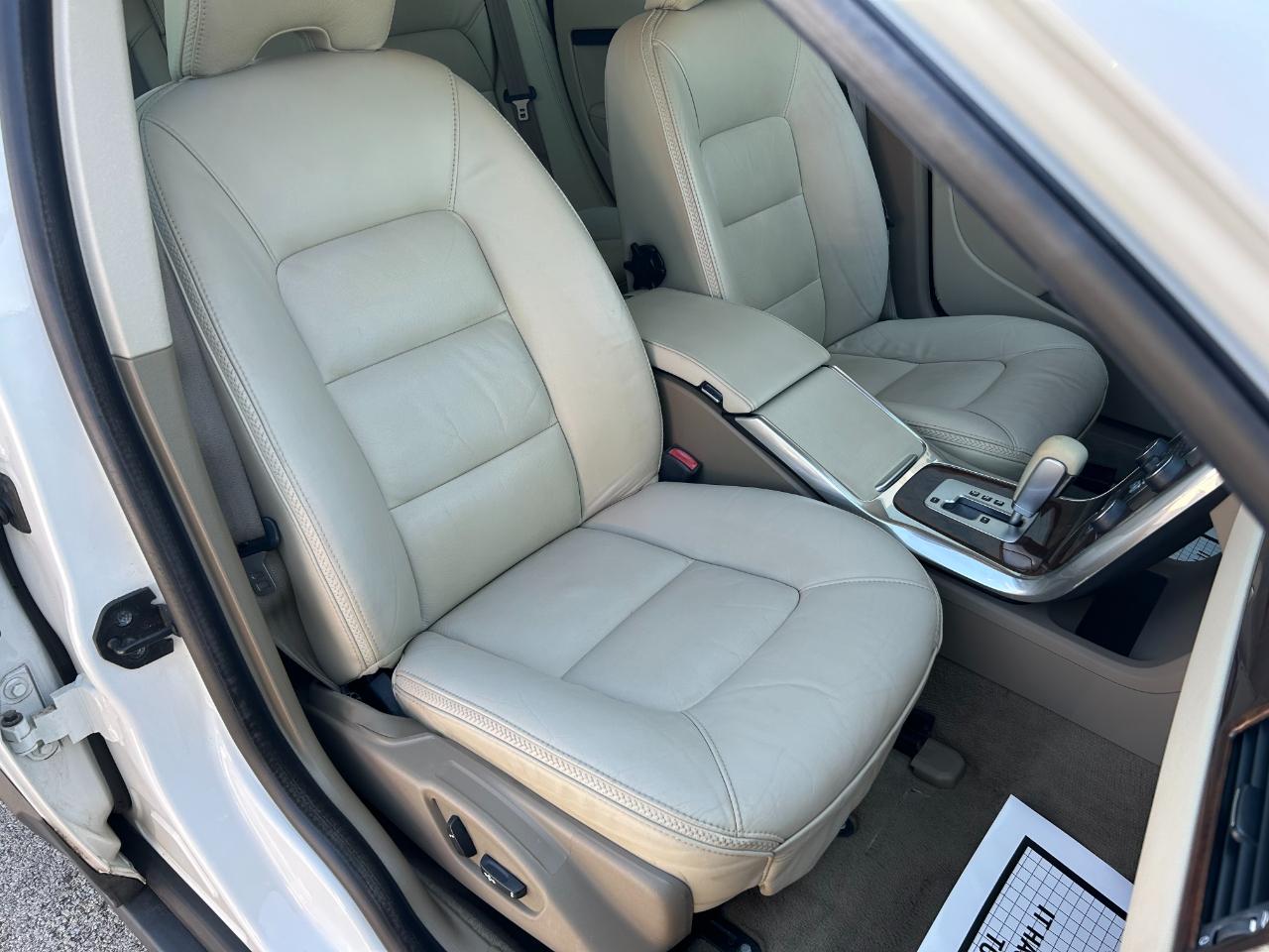 Volvo XC70 4dr Wgn 3.2L Premier Plus 2012