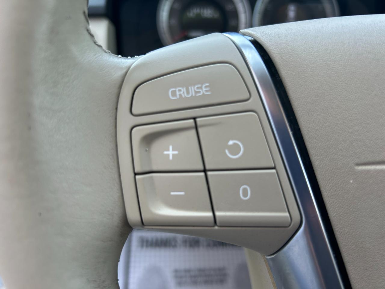 Volvo XC70 4dr Wgn 3.2L Premier Plus 2012