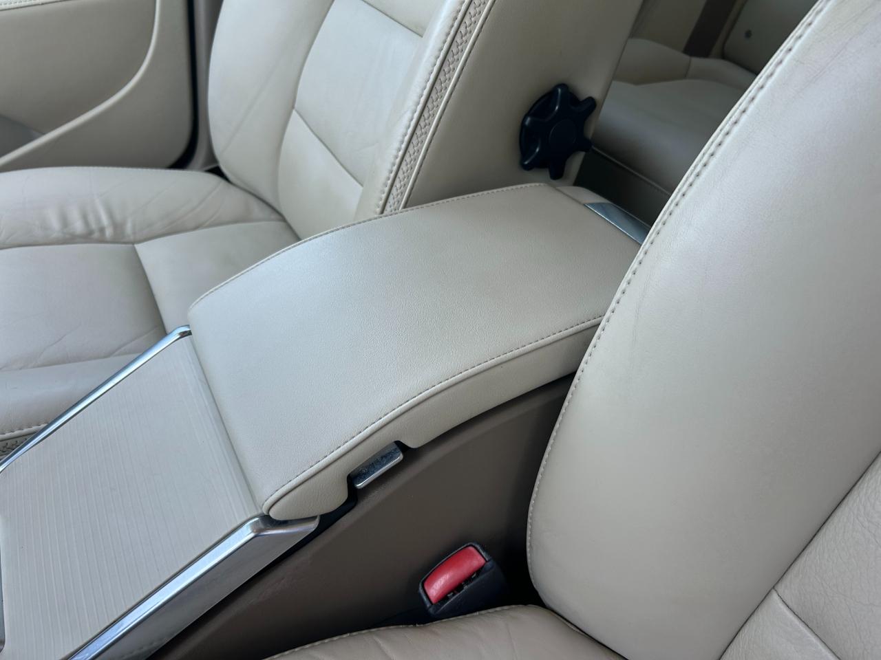 Volvo XC70 4dr Wgn 3.2L Premier Plus 2012