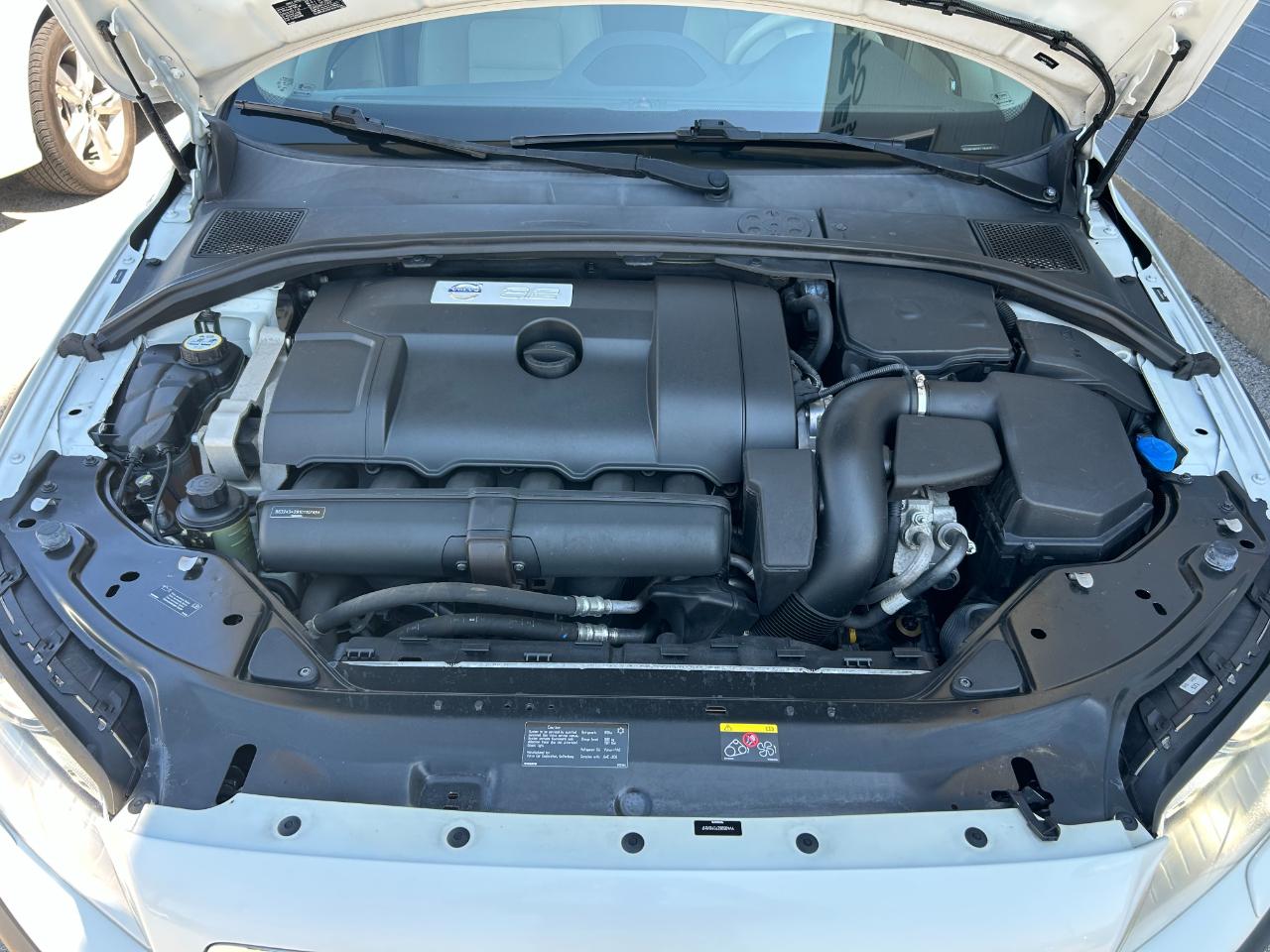 Volvo XC70 4dr Wgn 3.2L Premier Plus 2012