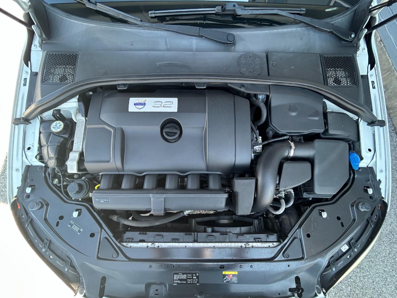 Volvo XC70 4dr Wgn 3.2L Premier Plus 2012