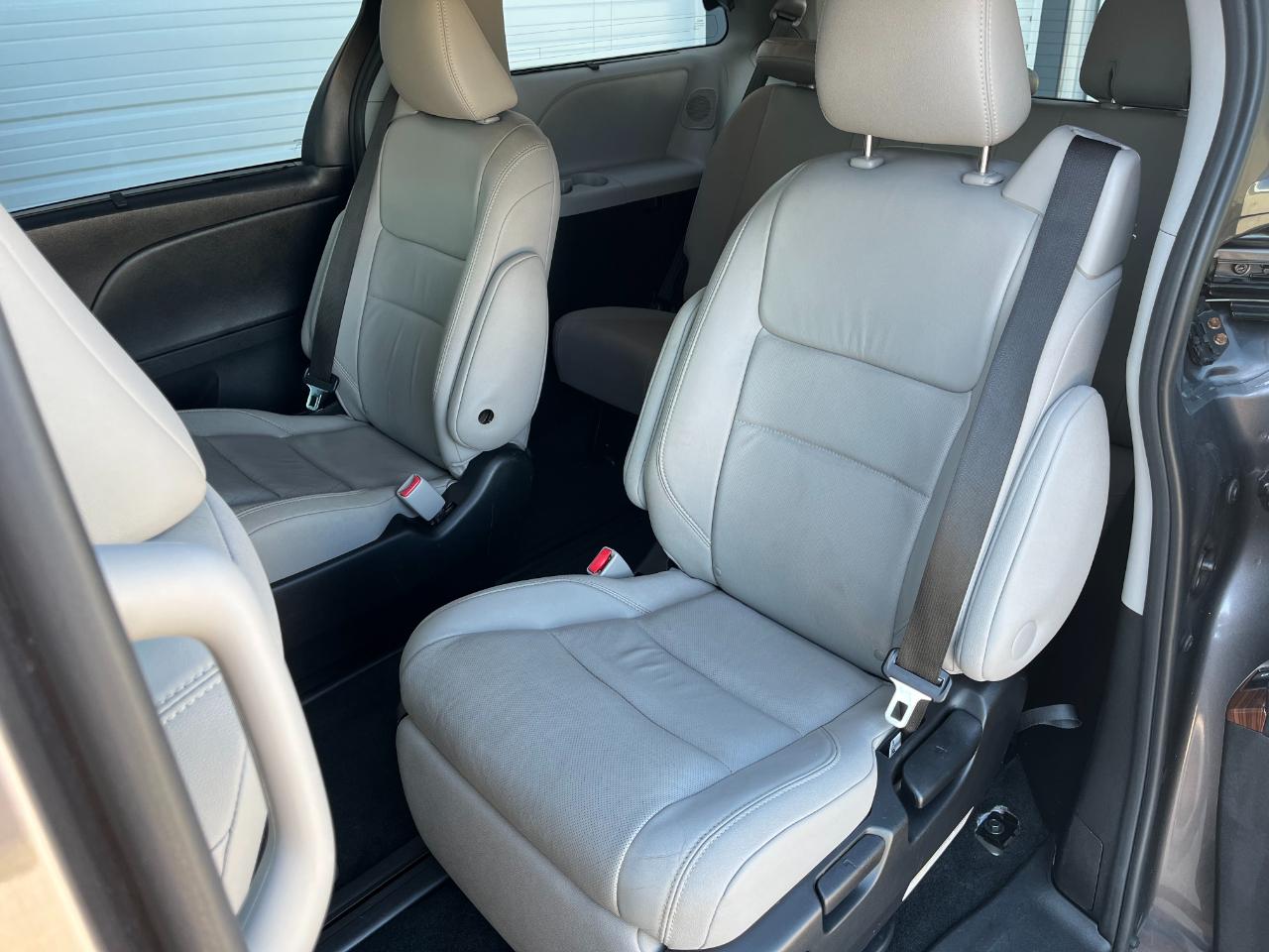 Toyota Sienna Limited Premium FWD 7-Passenger (Natl) 2015